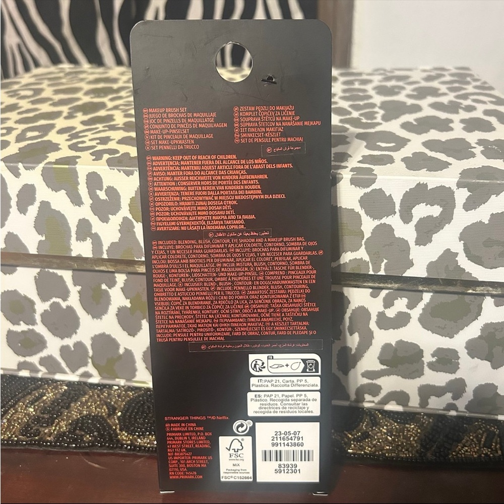 Stranger Things X Primark 3 Pc Make Up Brush Set Limited edition - Picture 8 of 11